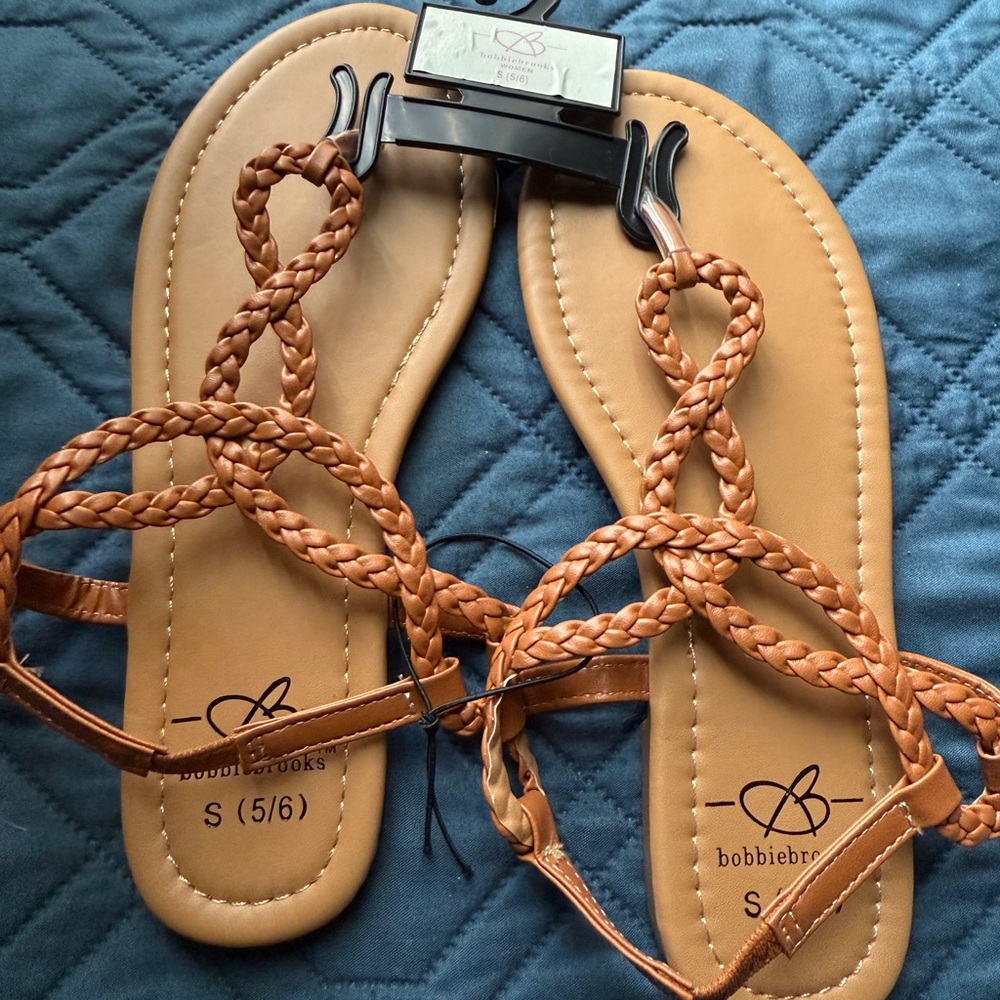 New* Bobbie Brooks Braided Sandals - Tan size small 5/6